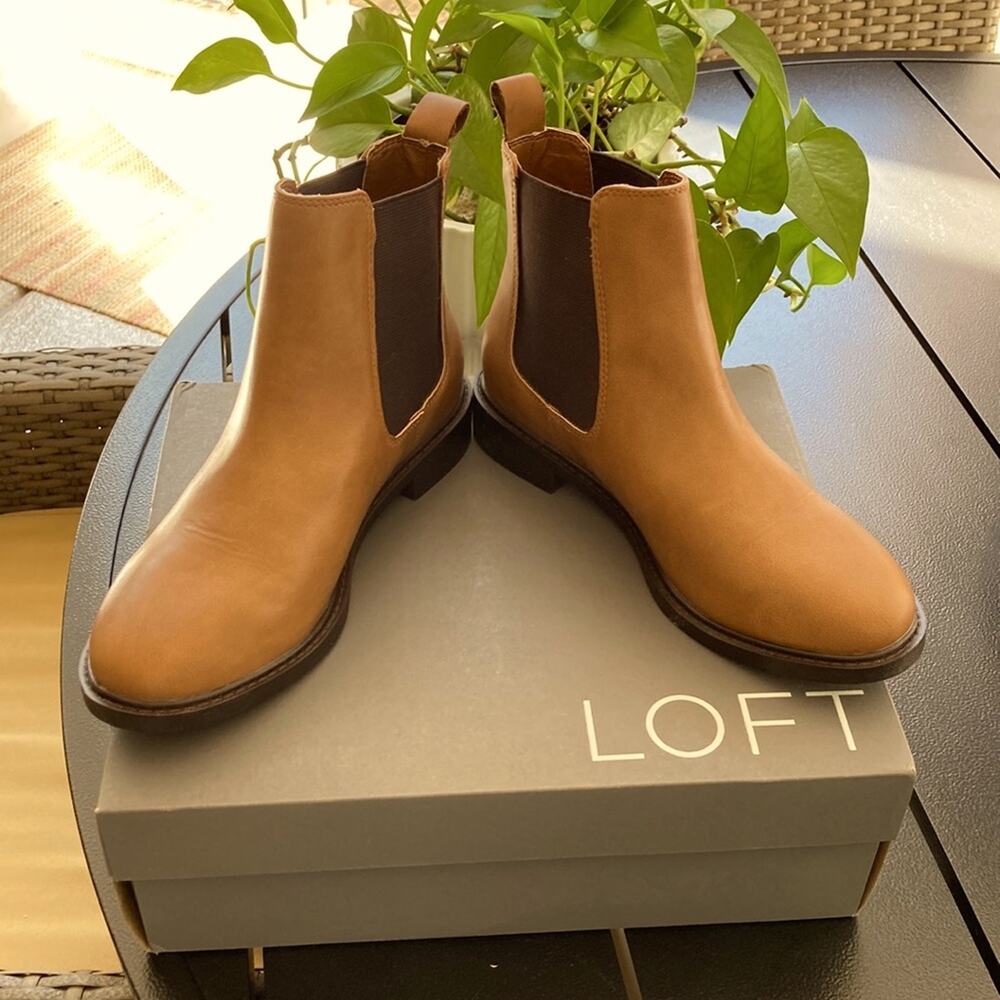 NWB LOFT Tan Cognac Chelsea Boots Booties Size 5.5